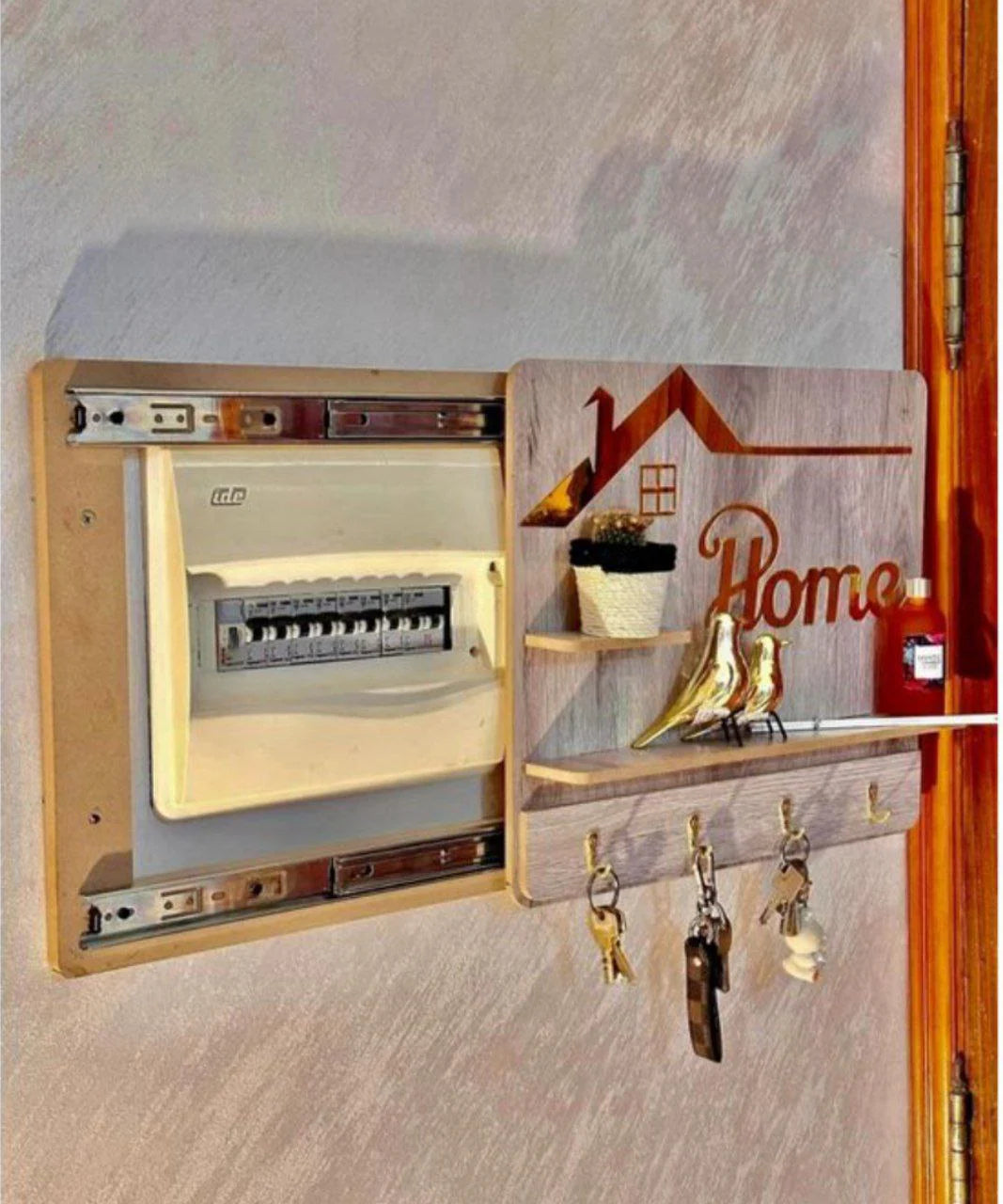 لوحة ديكور خشبية لتغطية عداد الكهرباء بتصميم أنيق