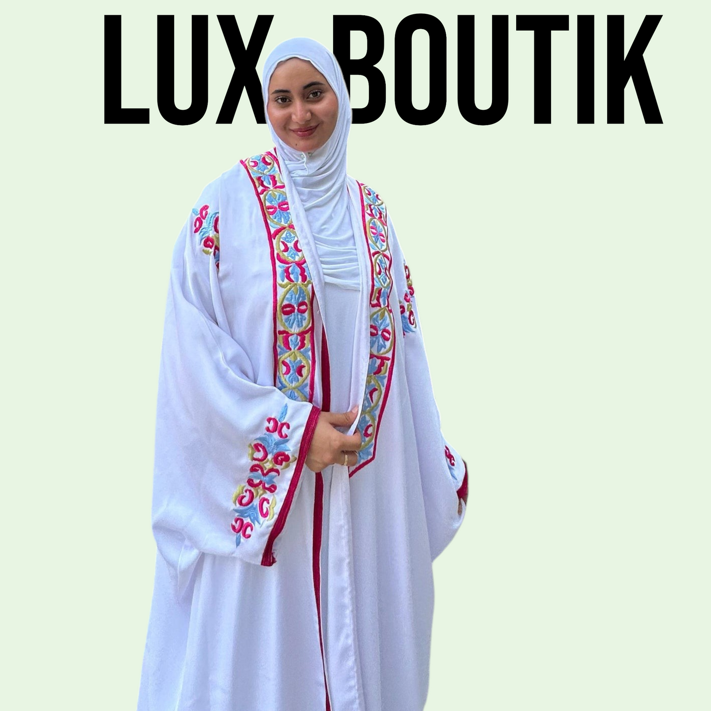 Kimono Blanc Brodé – Élégance Authentique et Charme Moderne