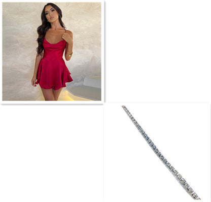 Robe courte satinée dos nu – Élégante et tendance pour soirées