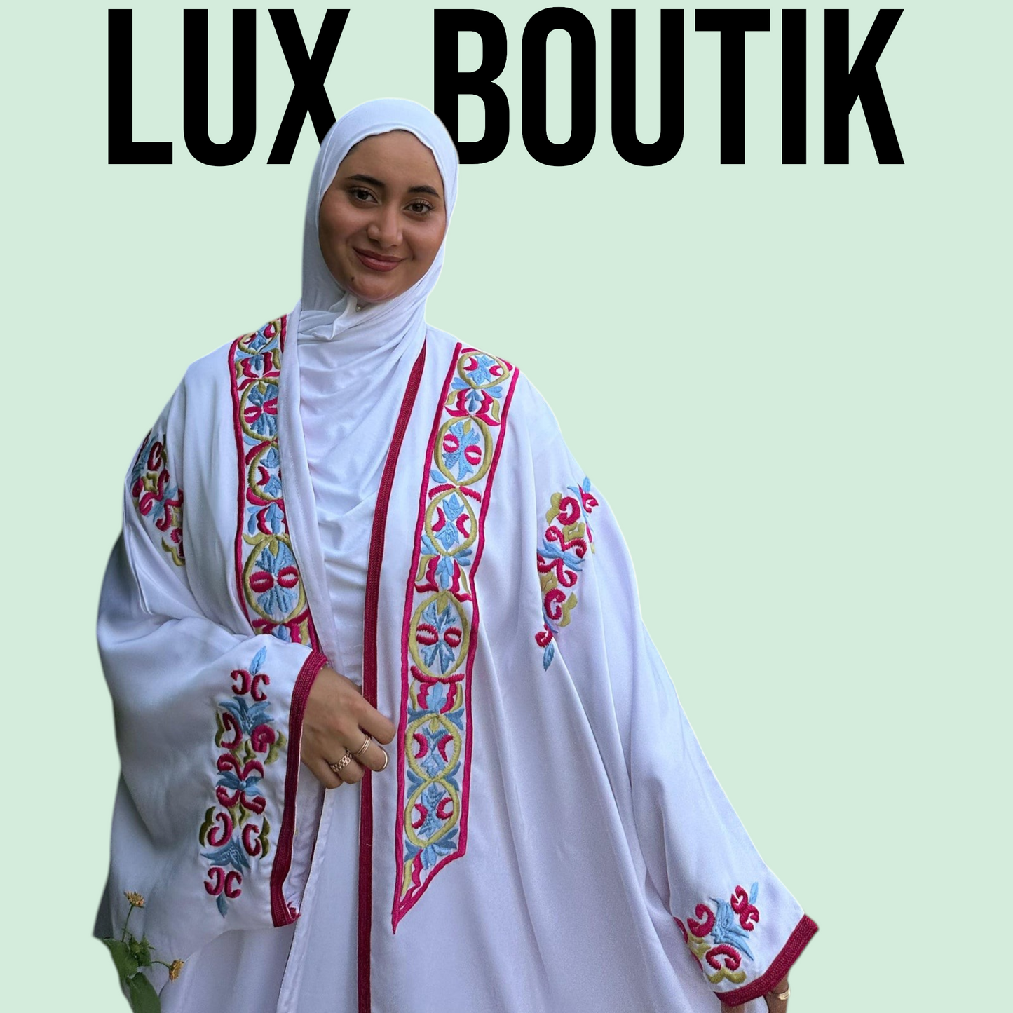 Kimono Blanc Brodé – Élégance Authentique et Charme Moderne