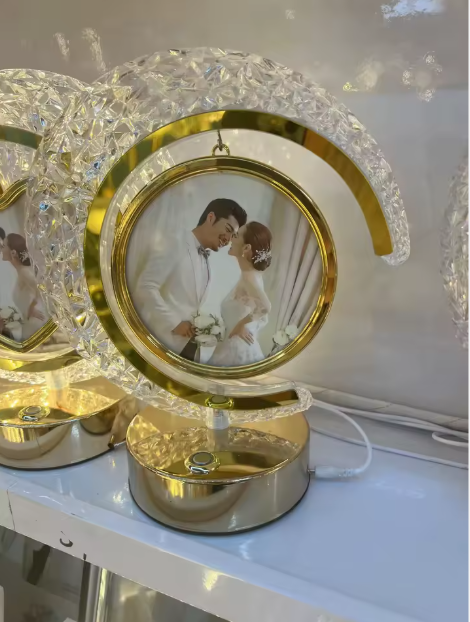 "مصباح كريستالي فاخر بصورتك الخاصة – هدية رومانسية مضيئة