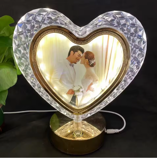 "مصباح كريستالي فاخر بصورتك الخاصة – هدية رومانسية مضيئة