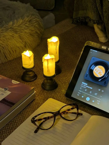 شموع مضيئة واقعية بتصميم ذهبي – مثالية للديكور والمناسبات