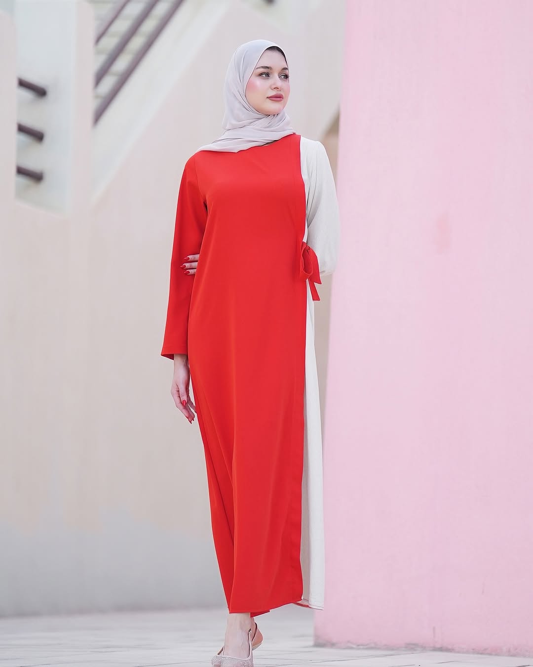 Robe Bicolore Moderne – Élégance Rouge & Beige