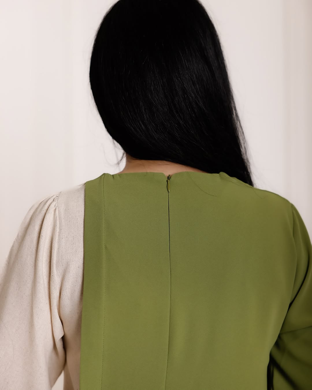 Robe Moderne Bicolore – Élégance et Confort au Quotidien