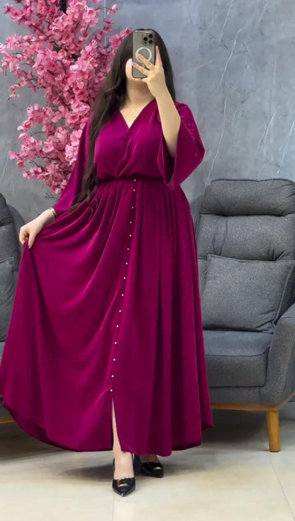 Robe royale élégante – Au design moderne et à la couleur fuchsia prestigieuse