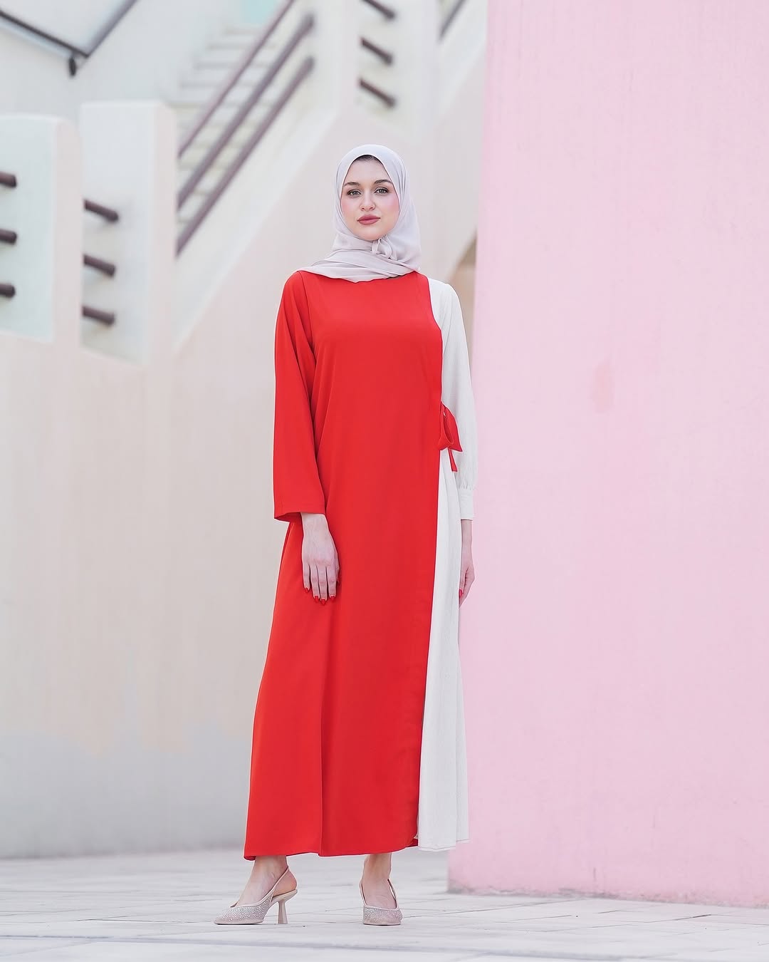 Robe Bicolore Moderne – Élégance Rouge & Beige