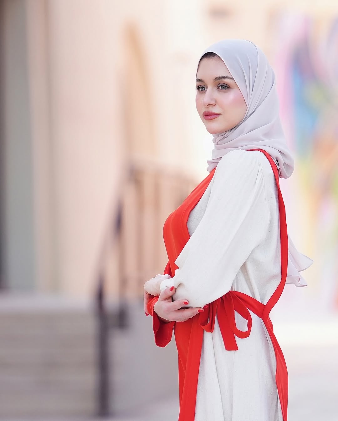 Robe Bicolore Moderne – Élégance Rouge & Beige