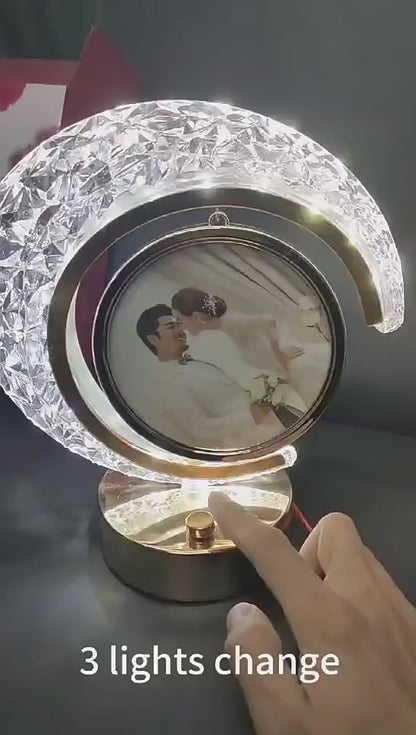 "مصباح كريستالي فاخر بصورتك الخاصة – هدية رومانسية مضيئة