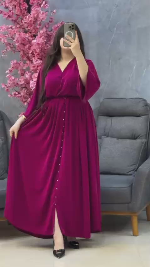 Robe royale élégante – Au design moderne et à la couleur fuchsia prestigieuse